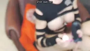 Белокурая сука jinjironi трахнула обе щелки