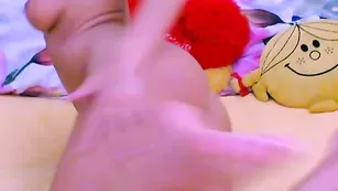 Шальная блондинка Sexyfairy сексуально раздевается