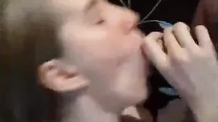 Изумительная краля SexyBrutal69 сосет и трахается