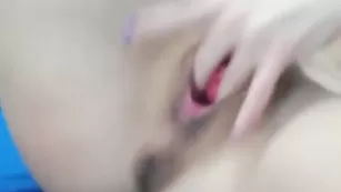 Куртизанка в чулочках Lenaweb мастурбирует пизду