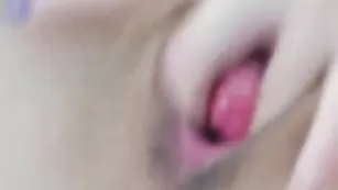 Куртизанка в чулочках Lenaweb мастурбирует пизду