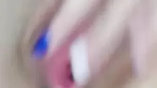 Куртизанка в чулочках Lenaweb мастурбирует пизду