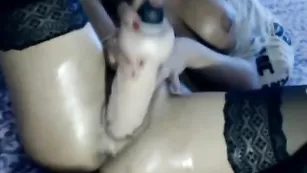 Безупречная Krystalbb растягивает обе щелки