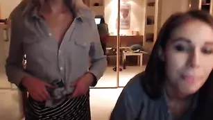 Лучшие телочки Lana_and_Sabo и SexySabotage резвятся во фри