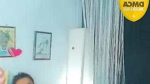 Жопастая сука CrazyDaisy жарится секс машиной