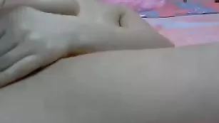 Плохая девочка Alinna20 обсасывает самотык