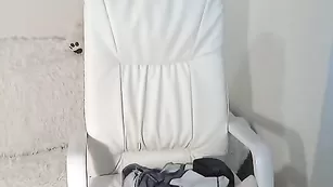 Стройная дамочка Kubinka сексуально раздевается