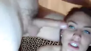 Пылкая самка loveboygirl отсасывает пенис