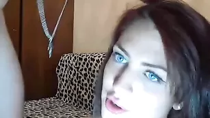 Пылкая самка loveboygirl отсасывает пенис