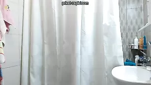 Мокрая сучка MissBoo заглатывает страпон