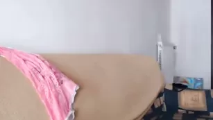 Худощавая соска L0velyemma позирует обнаженная