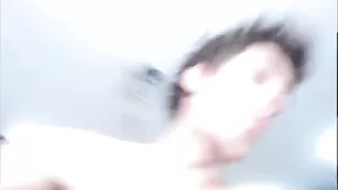 Пошлая цыпочка Sashaelice глубоко сосет хуй