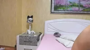 Ласковая курва JessyBrun демонстрирует сексуальное тело