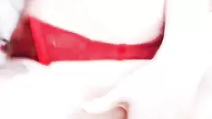 Строптивая Funny199 ласкает сисеки и попку