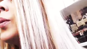 Строптивая Funny199 ласкает сисеки и попку