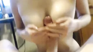 Шлюшка с татуировками jackplusjill отсасывает пенис