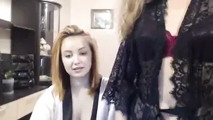 Похотливые блондинки __Your_Dream__ трутся пизденками в привате