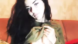 Симпатичная куколка BruAndBlond ласкает большие сиськи