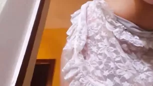 Грудастая стерва Lecinda возбуждает упругой жопой