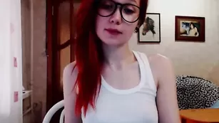 Очкастая рыженькая sailorwhore обнажает сиськи с подругой