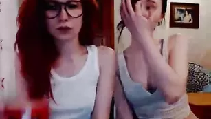 Очкастая рыженькая sailorwhore обнажает сиськи с подругой