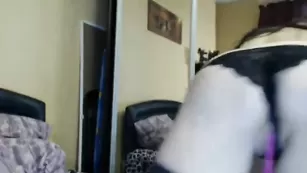 Грудастая чертовка UCHILKA трахает киску ловенсом