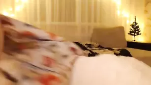 Озорная деваха VincentiaX долбит киску самотыком