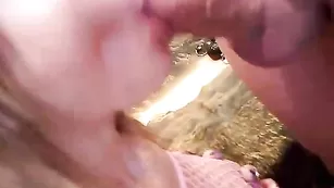 Пышногрудая богиня sexvdvoem делает хороший минет