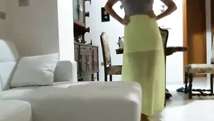 Смазливая бестия BlackFox возбуждает упругой попой