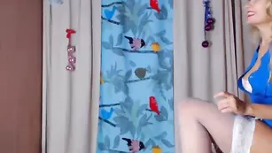 Роскошная модель BlackFox расхаживает на каблуках