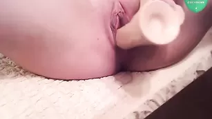 Грудастая крошка luvvsexx-one поимела киску фаллосом