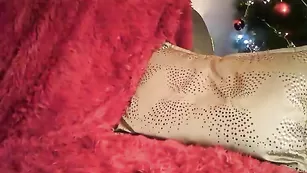 Рыжуля с татуировками prettymadam разминает большие сиськи