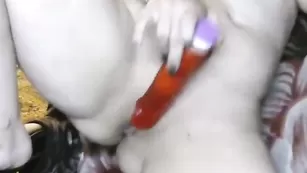 Заводная стерва kittiXXX обработала пизденку