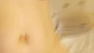 Пышногрудая бабенка KristinX долбит киску фаллосом