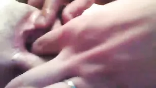 Знойная сучка FrosyaArkasha поимела киску