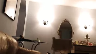 Элитная нимфа SexySabotage шалит с прозрачным дилдо