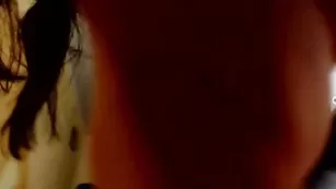 Русская самка dasha92 трахает бритую пизду