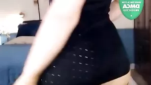 Шикарная модель DeliciousAlba соблазняет красивыми сиськами