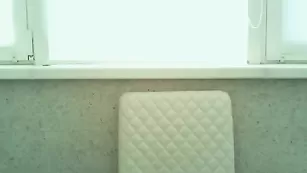 Кокетливая блонда Evocative1 разминает дойки