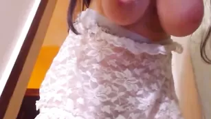 Шальная дамочка Lecinda соблазняет пышными формами