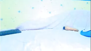 Строптивая курва DirtThoughts раздевается и ласкает пизду