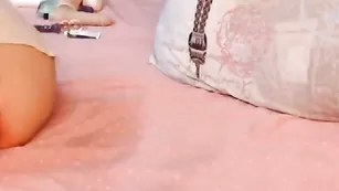 Строптивая дамочка MollyCum занимается ласками в привате