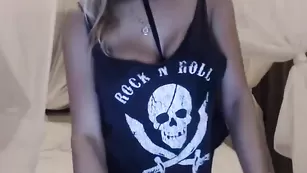 Несравненная богиня killer__tits обнажает роскошное тело