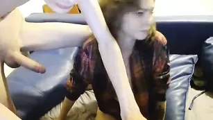 Способная дрянь julianandsarah95 заглатывает хуй