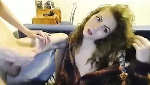 Способная дрянь julianandsarah95 заглатывает хуй