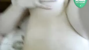 Грудастая бикса SexyOle4ka лижет соски