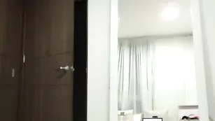 Прекрасная соска mollybrooke трахнула киску пальчиками