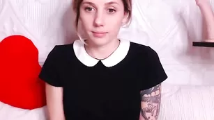 Татуированная школьница izabellalove общается во фри