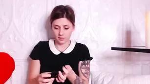 Татуированная школьница izabellalove общается во фри