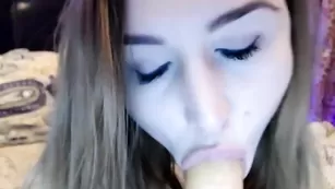Блаженная самка lena___ трахает попку